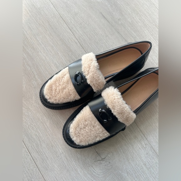 NEW Coach Leah Loafer Black Leather Loafers white sherpa Size. 6.5 - Picture 3 of 8